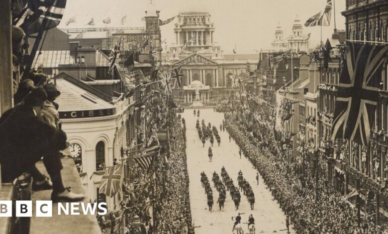 118975532 crowds.jpg