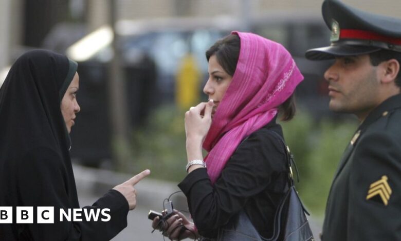 89366999 morality iran gasht tehran 220407 afp.jpg