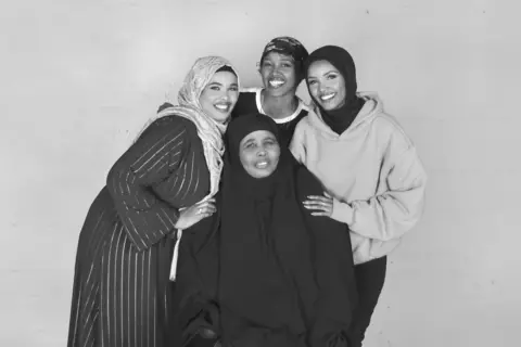 Giliane Mansfeldt Photography Halima with her mother, sister Fadumo (left) and cousin Rahma