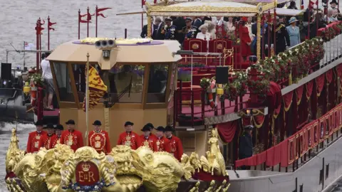 Reuters The Spirit of Chartwell, carrying members of Britain's royal family, approaches Chelsea Bridge during the Queen's Diamond Jubilee Pageant on the River Thames in London June 3, 2012