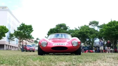 Ginetta G12 red car