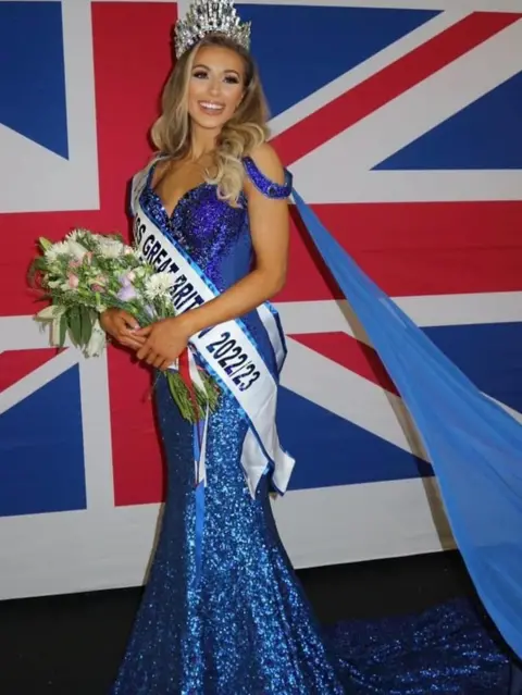 Amy Meisak Amy with Miss GB crown
