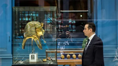 AFP A man views the golden sarcophagus of the Pharaoh Tutankhamun, on display at the Egyptian Museum in the capital Cairo on November 28, 2017. The Egyptian museum celebrated on November 28, 2017 the 115th anniversary of its establishment, displaying for the first time some 60 golden pieces of the chariot of King Tutankhamun among its other 120 thousand artefacts.
